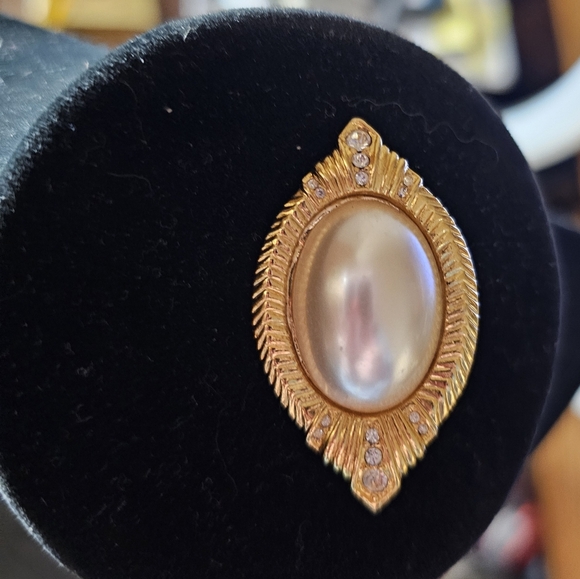 Vintage goldtone brooch w/ rhinestones - Picture 6 of 6